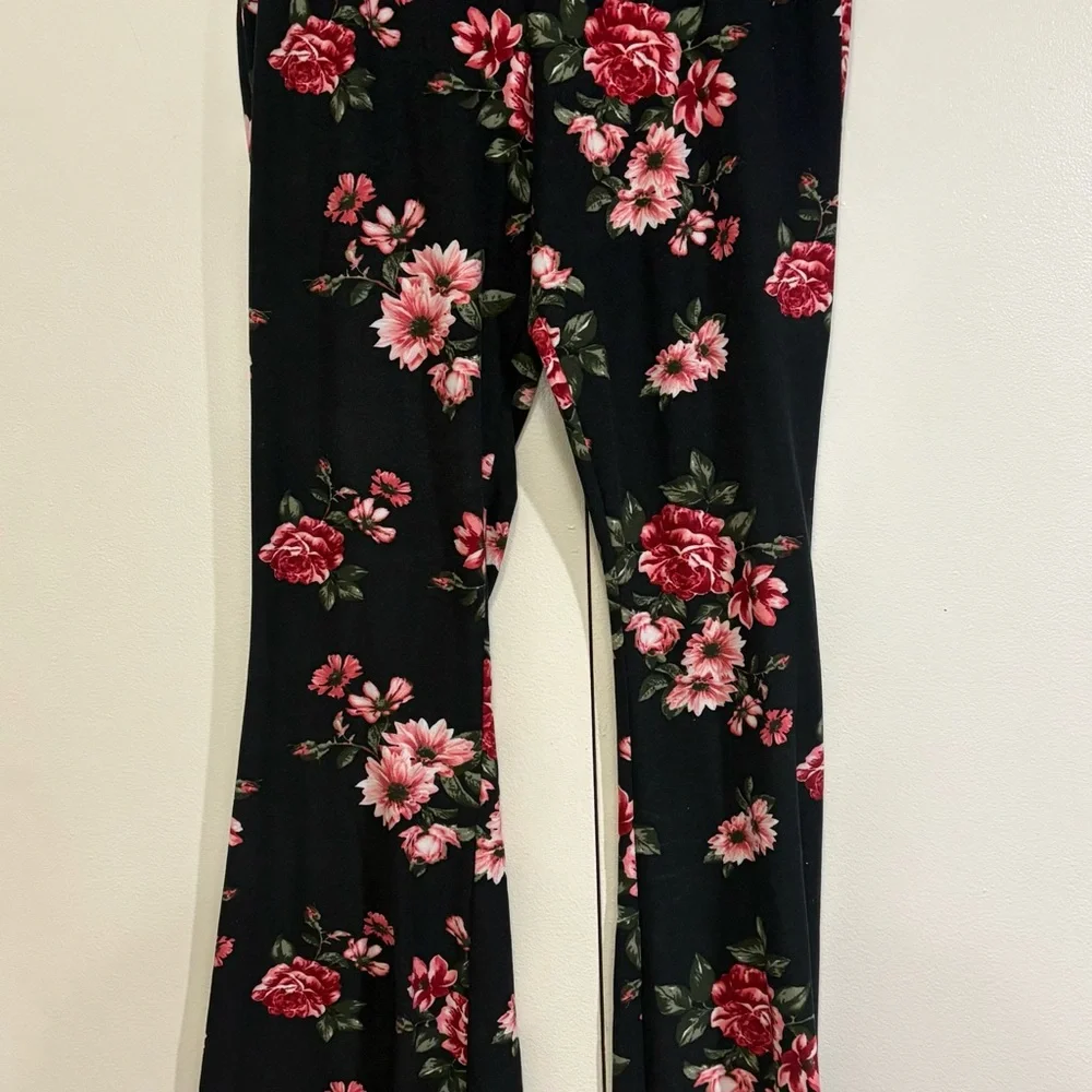 No Boundaries Black Floral Pants - Picture 4 of 5